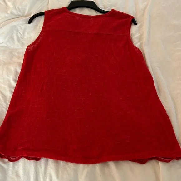 red sleveless blouse - Picture 5 of 5